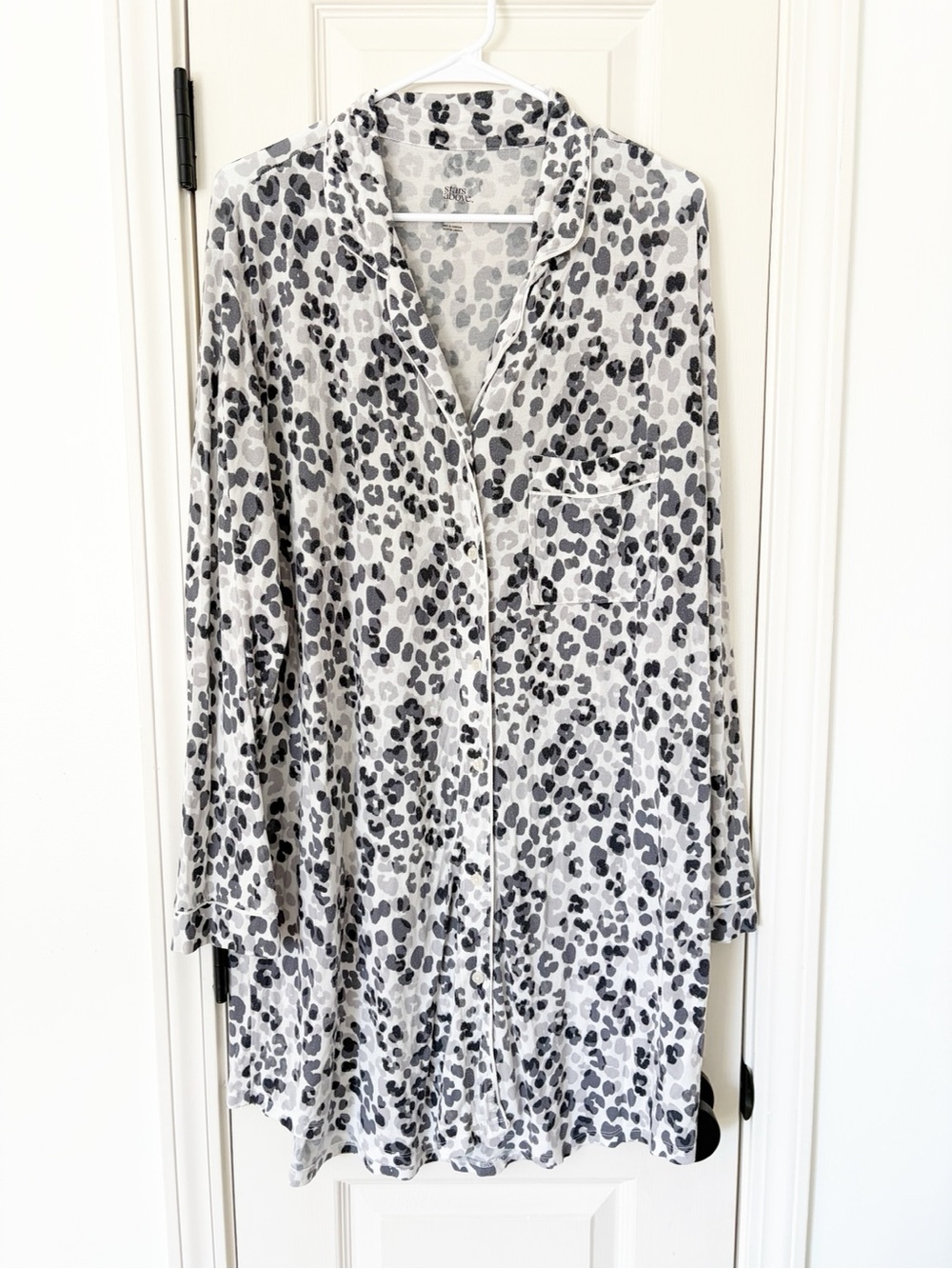 L โข Women's Leopard Print Long Sleeve Sleep Shirt - Gray
